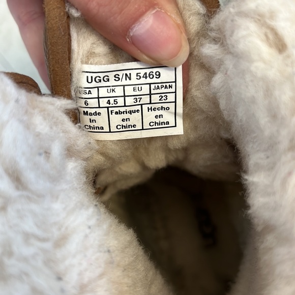 UGG Winter Boot. Weather rated -32. Brown/black. - Picture 2 of 7